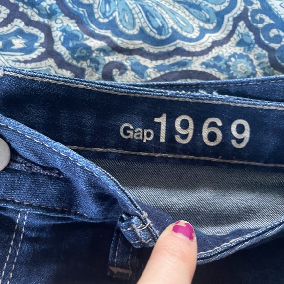 Gap Cut off Jean shorts - Picture 2 of 5